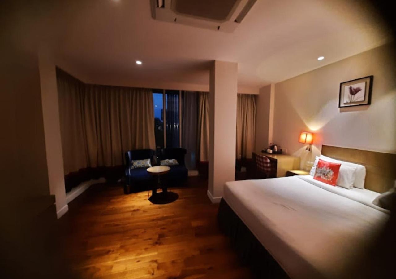 Hotel Le Lotus Grand Kakarmatha Exteriör bild
