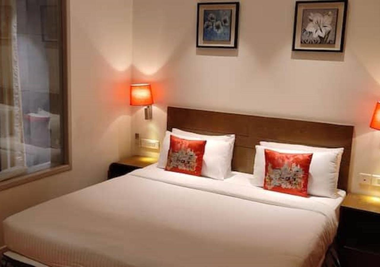 Hotel Le Lotus Grand Kakarmatha Exteriör bild