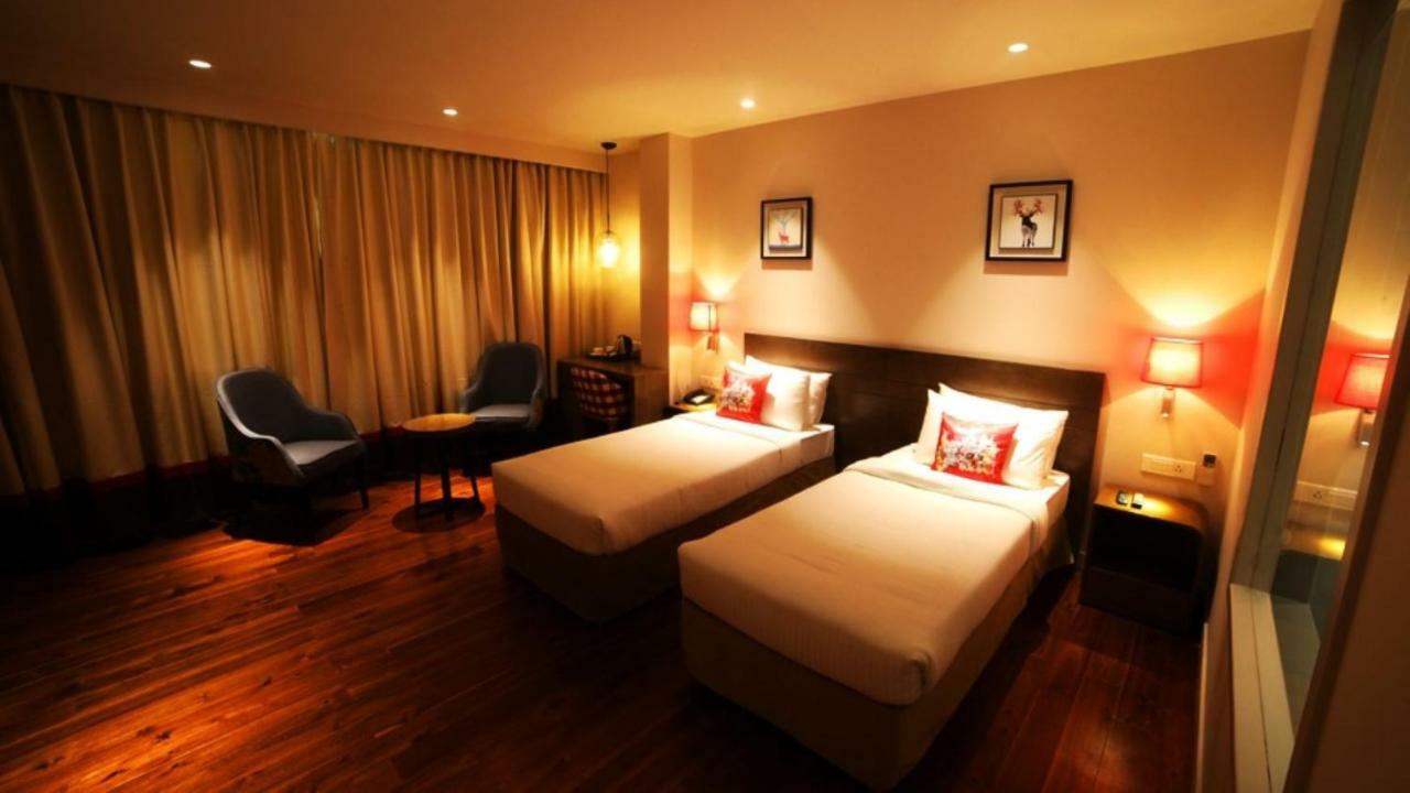 Hotel Le Lotus Grand Kakarmatha Exteriör bild