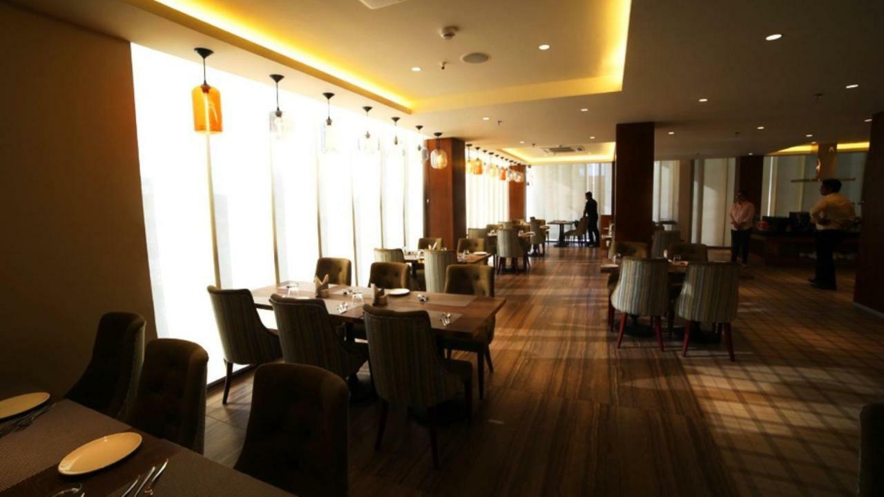 Hotel Le Lotus Grand Kakarmatha Exteriör bild