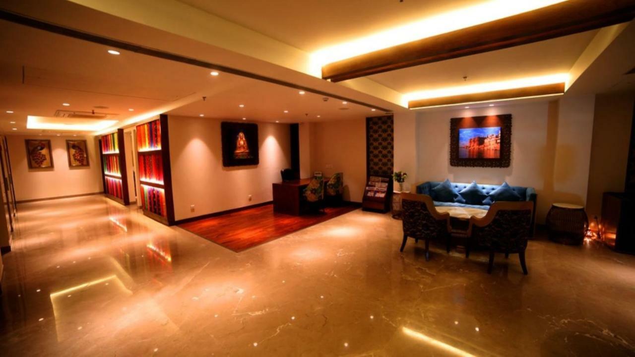 Hotel Le Lotus Grand Kakarmatha Exteriör bild