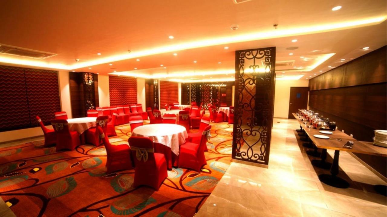 Hotel Le Lotus Grand Kakarmatha Exteriör bild