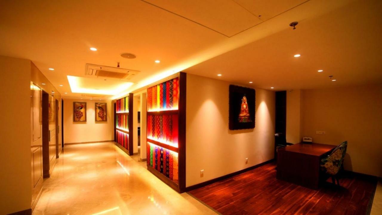 Hotel Le Lotus Grand Kakarmatha Exteriör bild