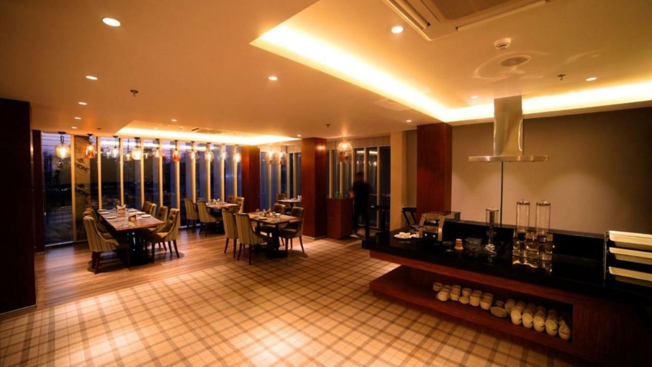 Hotel Le Lotus Grand Kakarmatha Exteriör bild