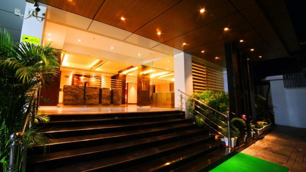 Hotel Le Lotus Grand Kakarmatha Exteriör bild
