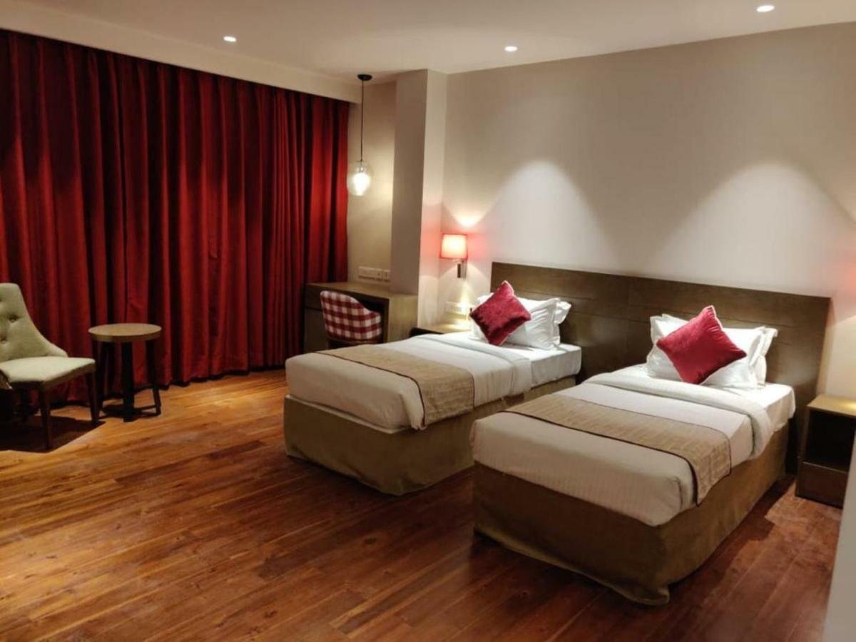 Hotel Le Lotus Grand Kakarmatha Exteriör bild